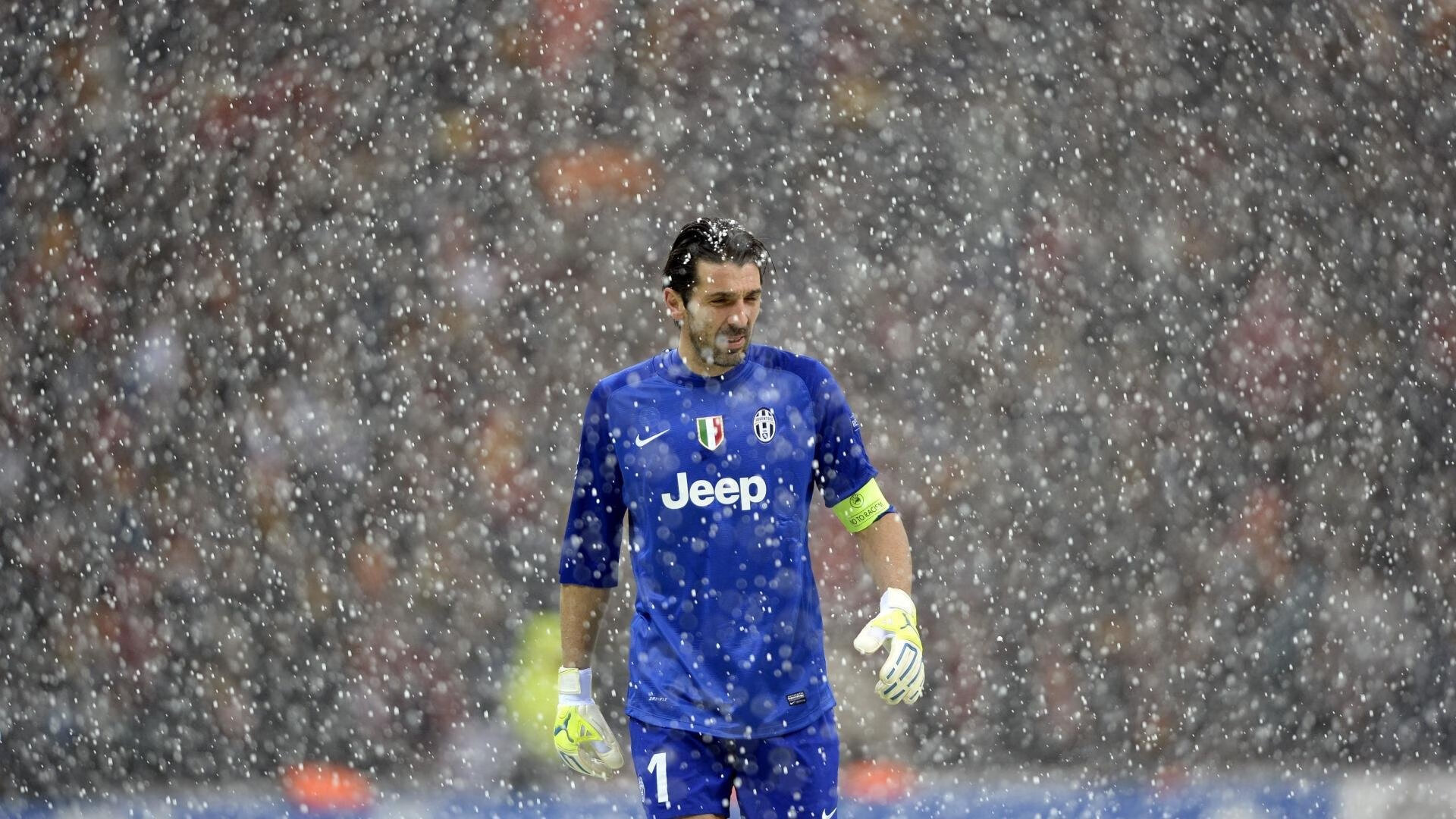 九游电脑版-科斯泳池内外双重突破赢得掌声